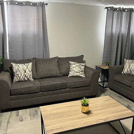 Cozy Modern And Lavish 1 Bedroom Basement Suite Γουίνιπεγκ Εξωτερικό φωτογραφία