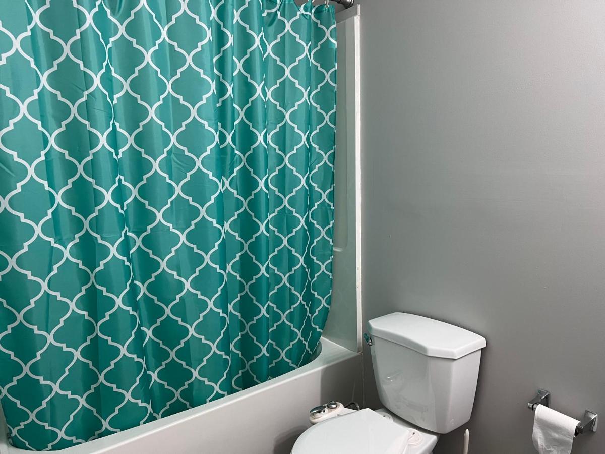 Cozy Modern And Lavish 1 Bedroom Basement Suite Γουίνιπεγκ Εξωτερικό φωτογραφία