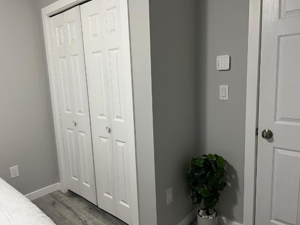 Cozy Modern And Lavish 1 Bedroom Basement Suite Γουίνιπεγκ Εξωτερικό φωτογραφία